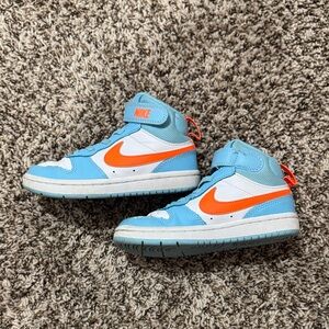 Nike High-Tops in Light Blue and Orange